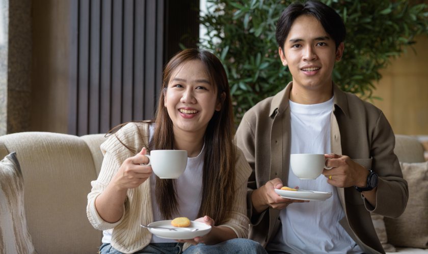 couple drinking coffee
